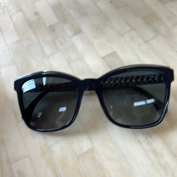 Chanel Polarized Navy Chain Sunglasses! - Picture 2 of 14